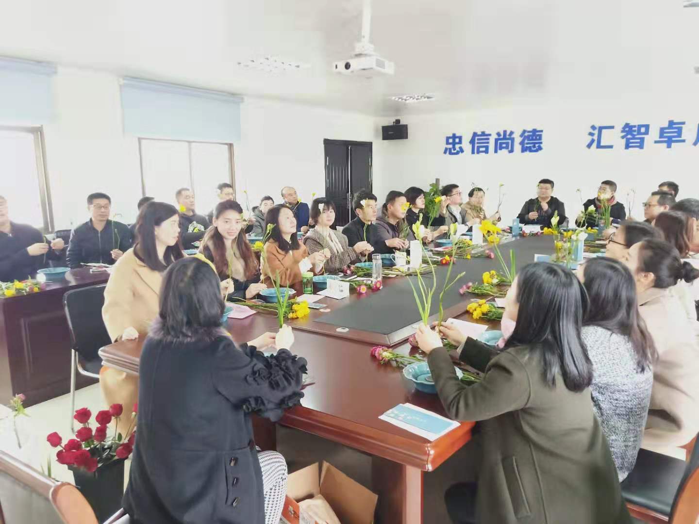 公司開展小原流花道興趣培訓課